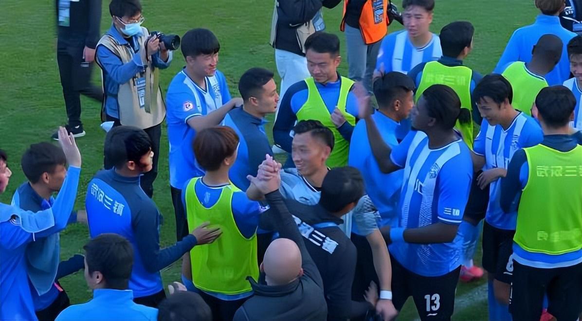 开云平台-意外！邓卓翔本赛季还有可能出任武汉三镇救火主教练？引发热议