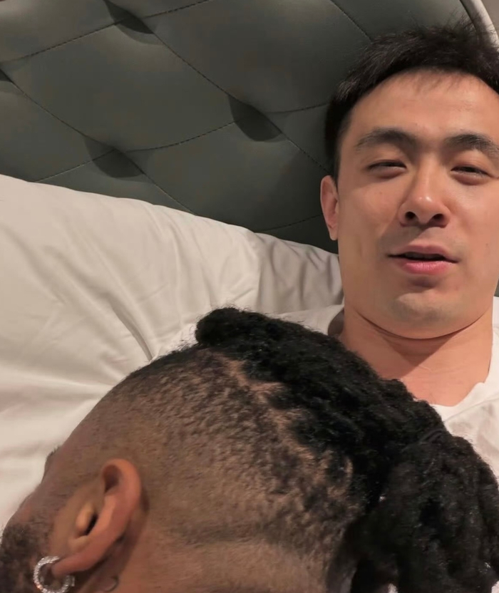 kaiyun sports-辽宁新CP组合？莫兰德趴在赵继伟身上撒娇，机场落地还聊了一路|杨鸣|辽宁男篮|季后赛|沈阳|球迷_新浪体育_新浪新闻