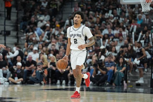 开云平台-就在今天,老大不在,20岁哈珀爆发,创造80年NBA独一无二的纪录|开拓者|圣安东尼奥马刺队|波特兰开拓者队|德尼·阿夫迪亚|斯库特·亨德森_新浪体育_新浪新闻